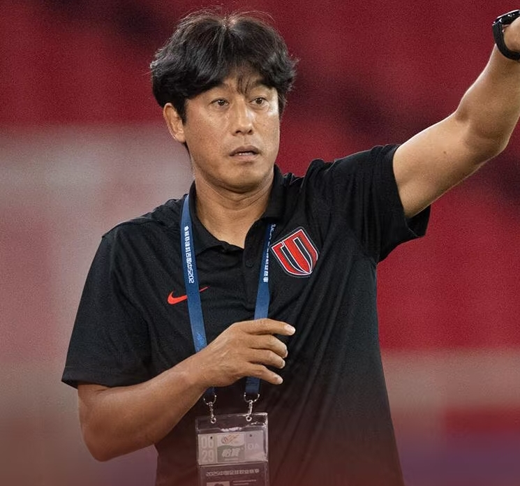 包含西甲窗口期再迎强敌，成都蓉城刷新队史纪录，主帅态度：赛场秩序良好，球队文化再被提及的词条