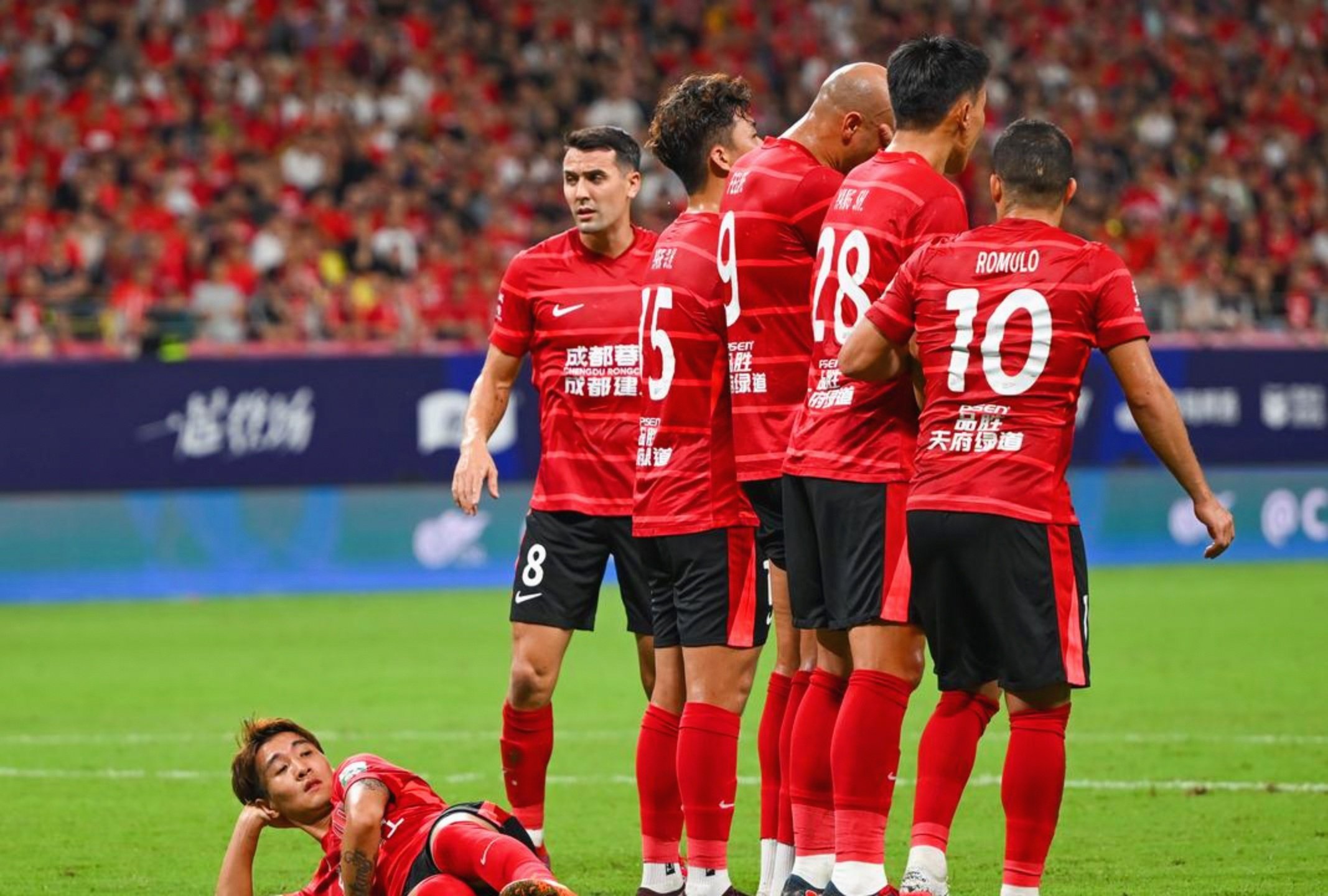 关键时刻里昂备战亚冠，遗憾出局细节曝光，气氛紧张，控场能力受关注的简单介绍