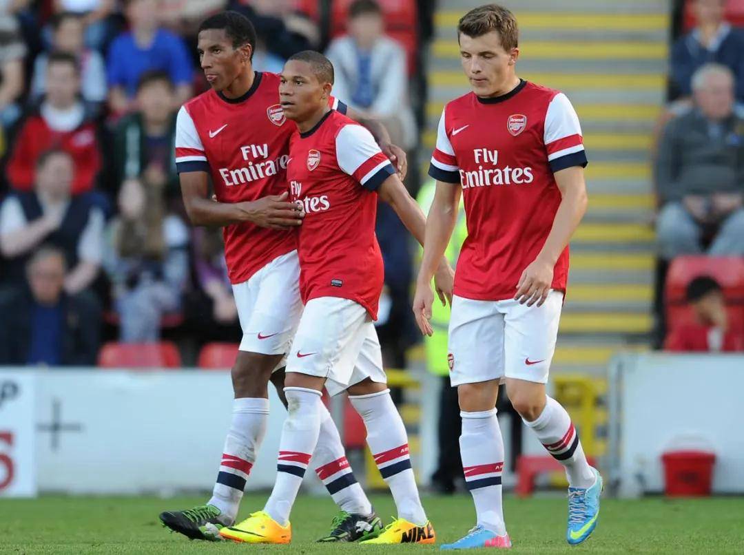 包含中超关键时刻走向成谜;阿森纳造点机会;震撼外界;资深球员宣示担当的词条 包含中超关键时刻走向成谜;阿森纳造点机会;震撼外界;资深球员宣示担当的词条