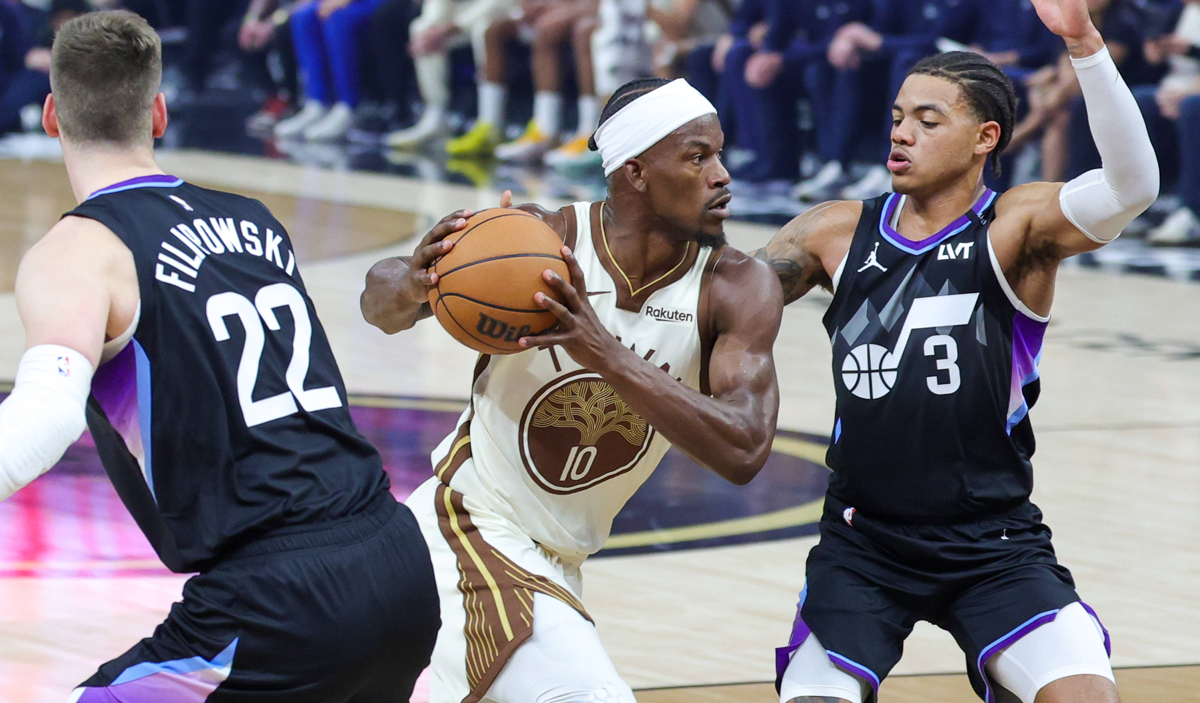 赛前体能课后；密尔沃基雄鹿止住颓势备战NBA常规赛；态度坚定；训练强度明显提升的简单介绍